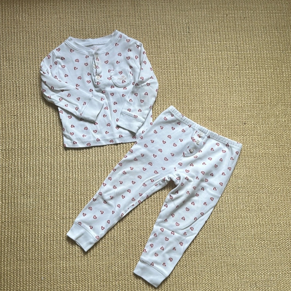 Soft and cozy Marie Chantal Toddler heart print PJ set!